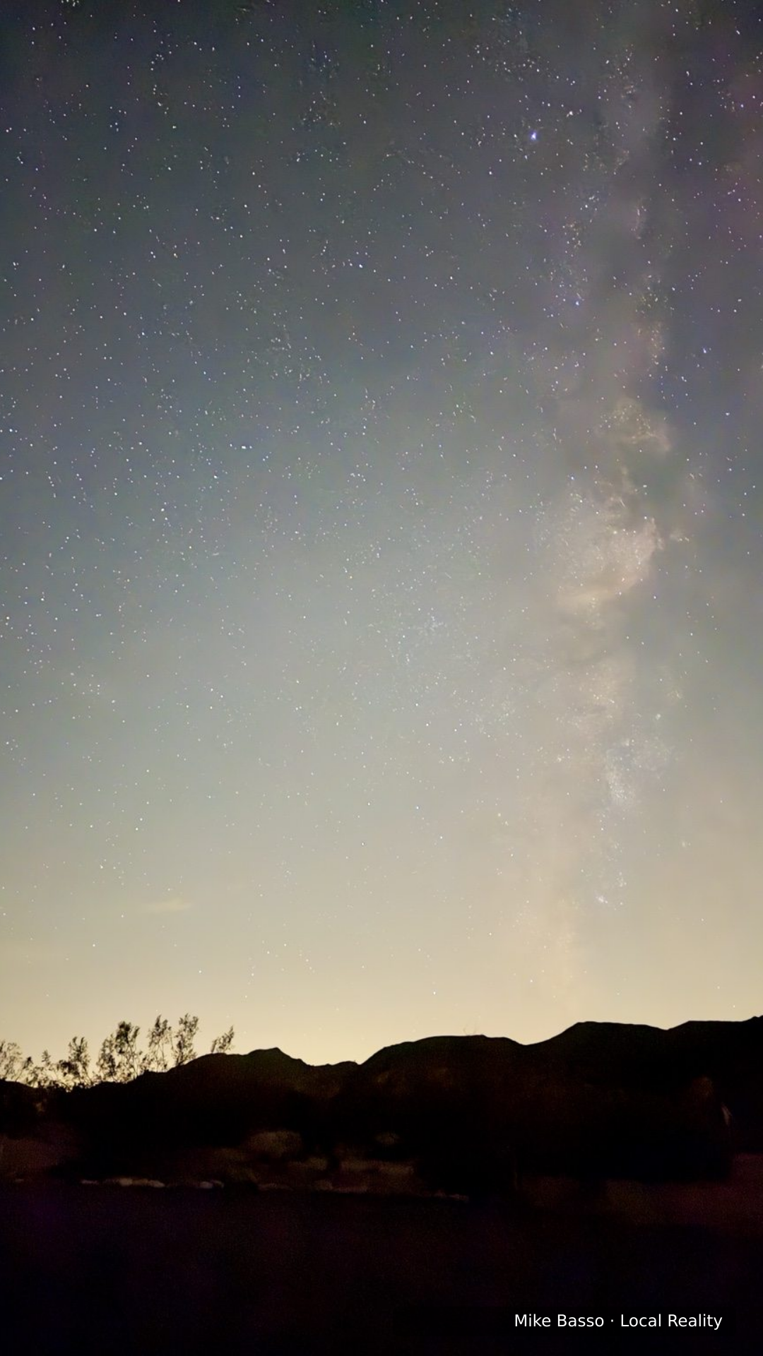 Example of an original Milky Way wallpaper on a phone screen